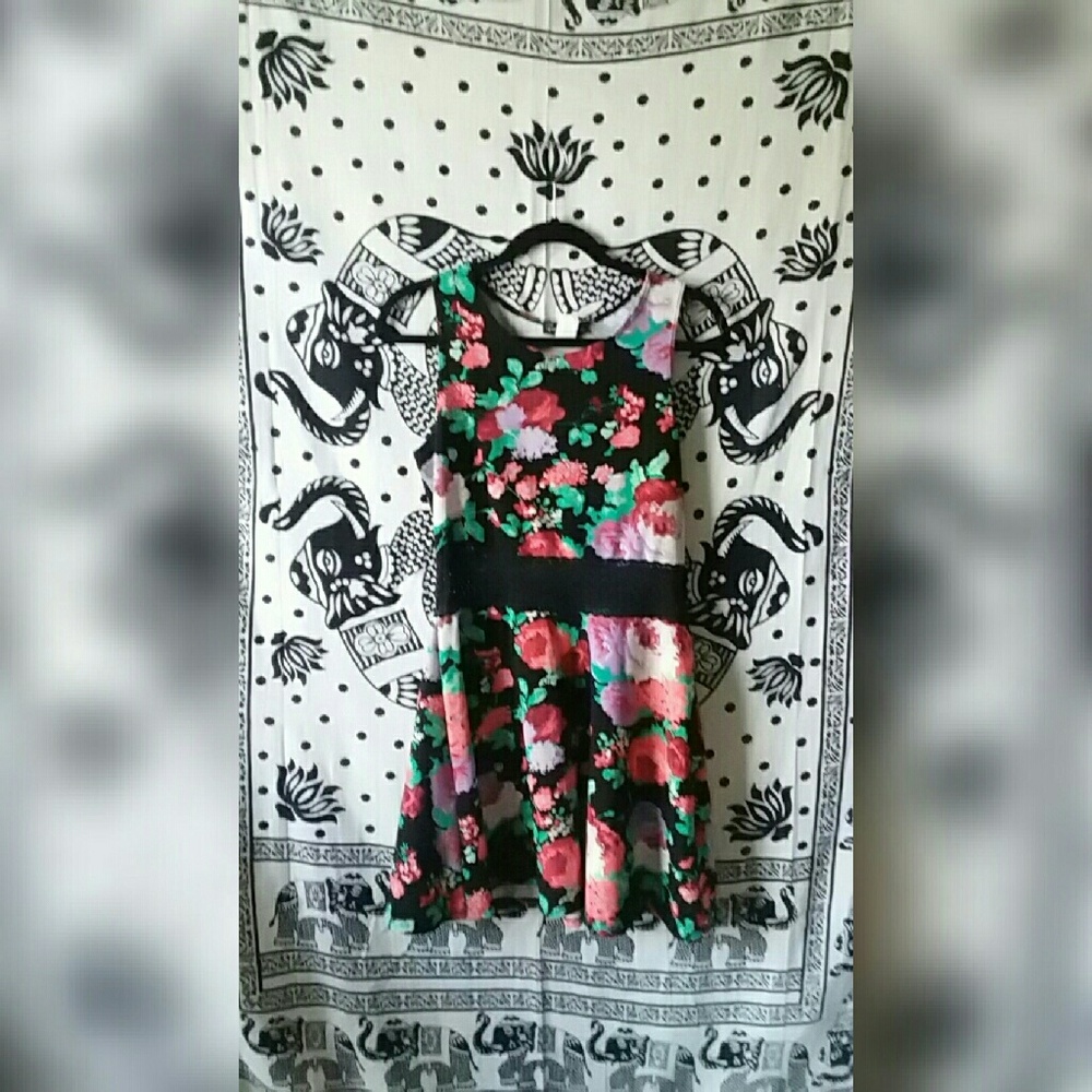 Floral lace cut-out dress