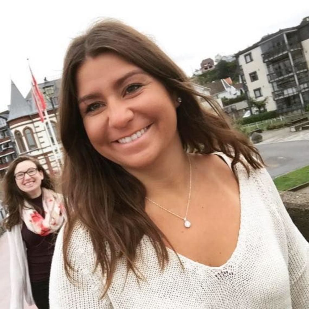 Meet your Posher, Danielle