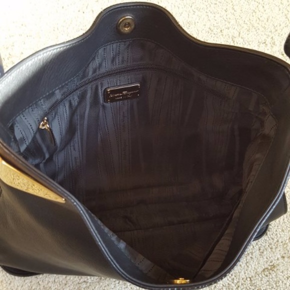 AUTH Ferragamo Leather Crossbody Hobo - Picture 3 of 8