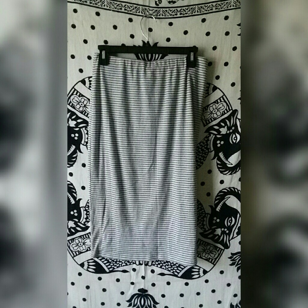 Gray and white pin-stripped body con skirt