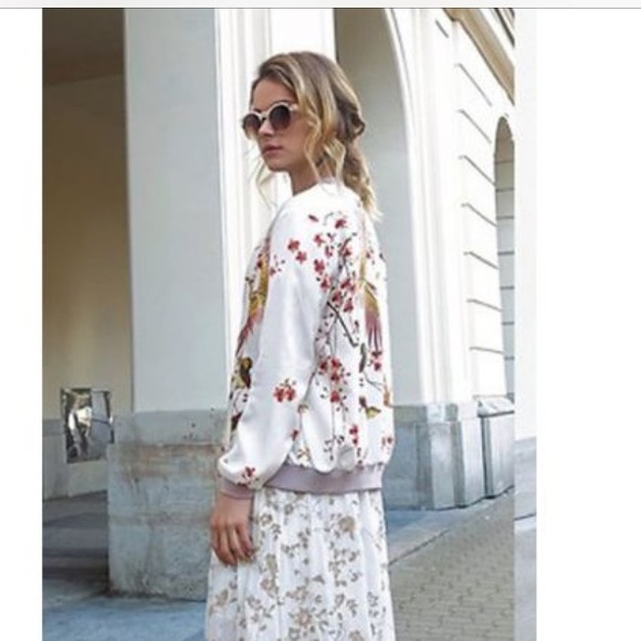 White Phoenix cherry blossom zip up bomber jacket - Picture 4 of 5