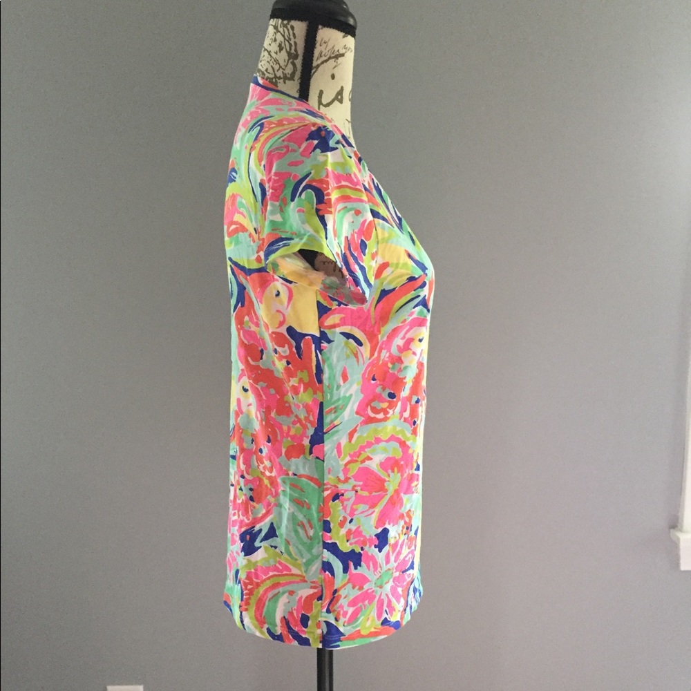 SOLD 🌺 Lilly Pulitzer Casa Banana Michele T shirt - Picture 2 of 8