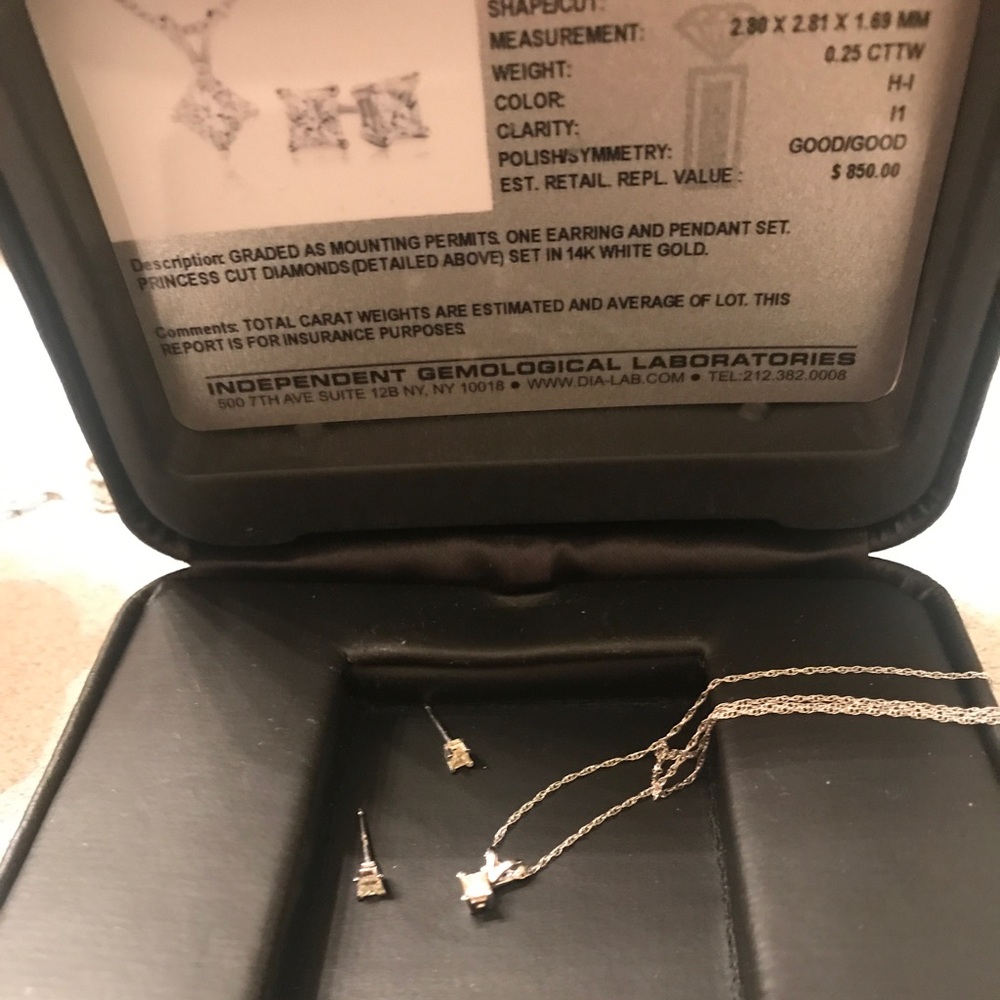 .25 ctw diamond necklace and stud earring set