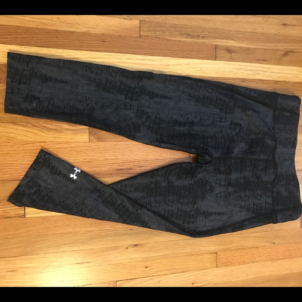 Under Armour compression running crops sz small