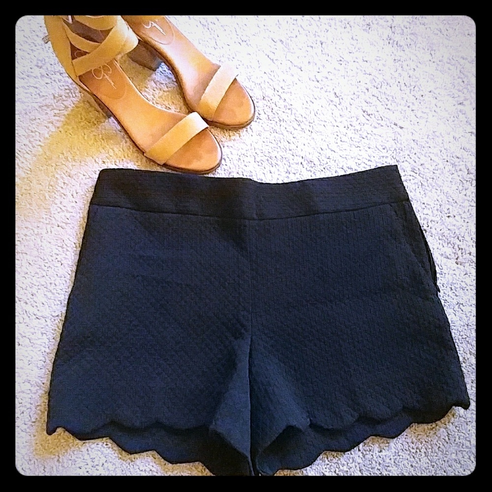 Loft Black Scallopped Shorts "Riviera"