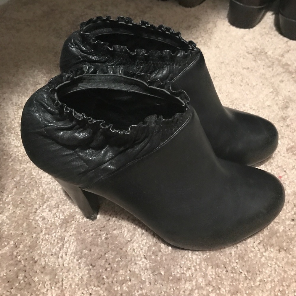 Shoes - Picture 2 of 3