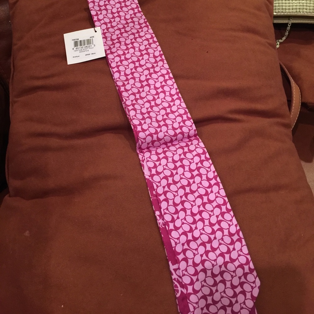 Coach. Signature scarf Amethyst