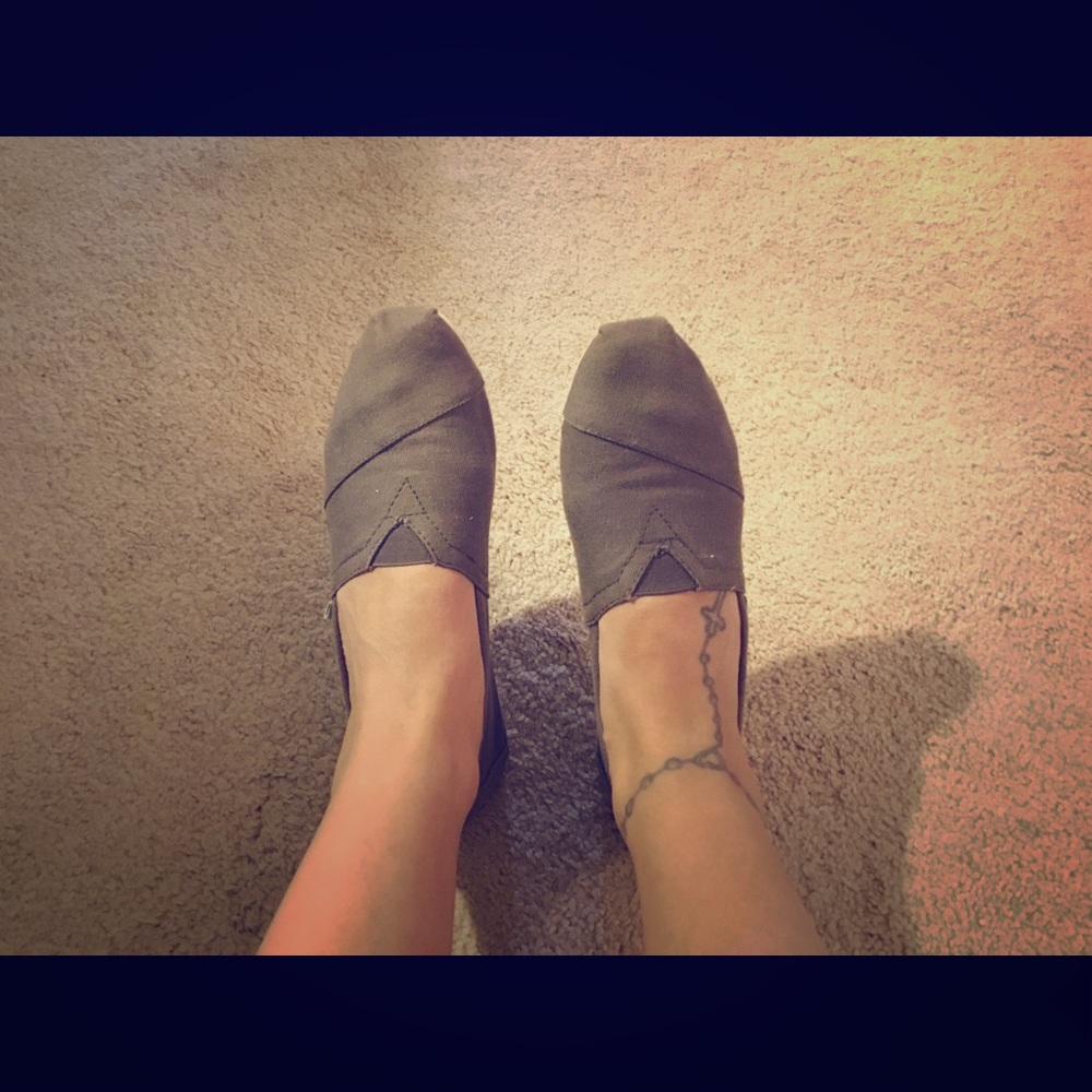 Gray Toms