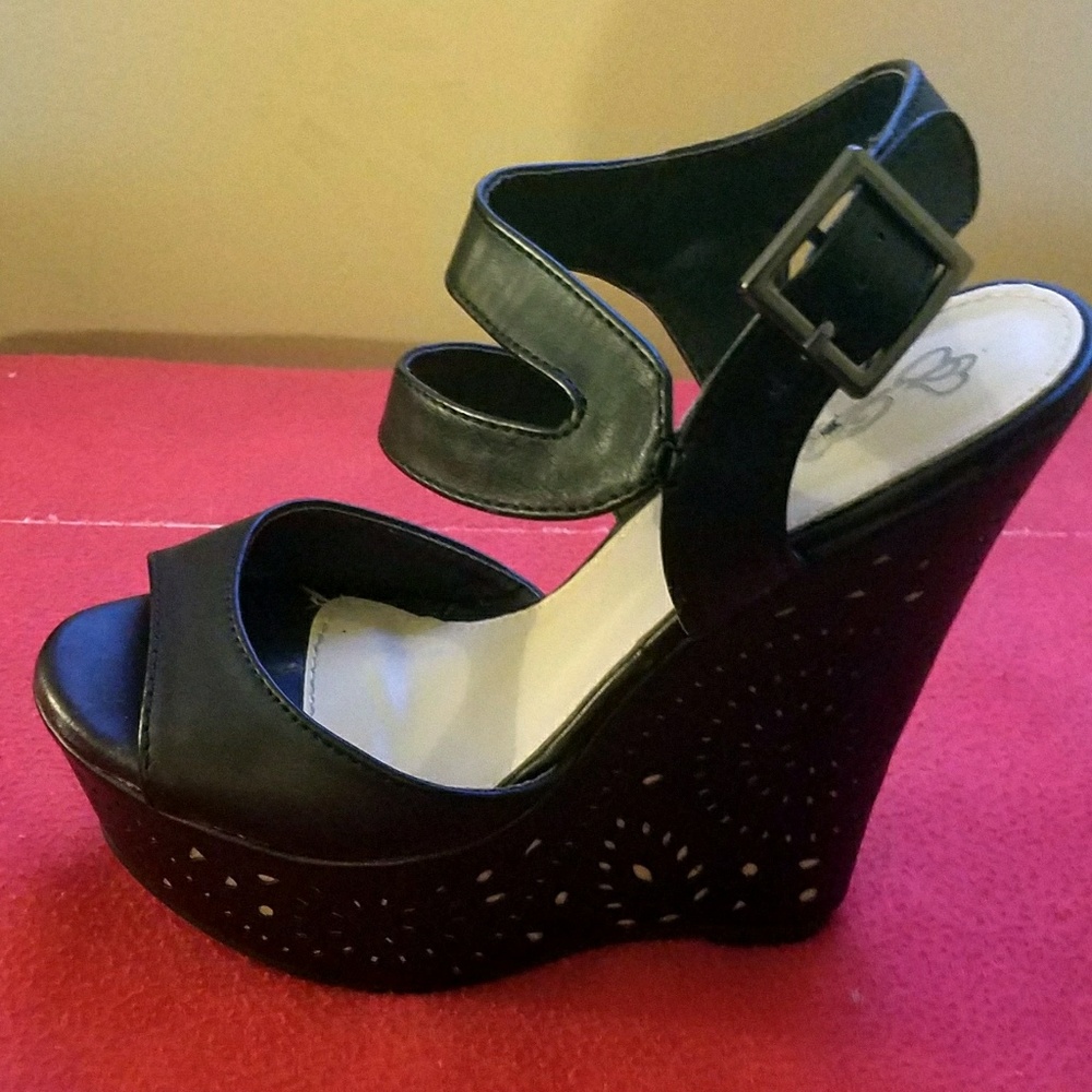 Black Wedges