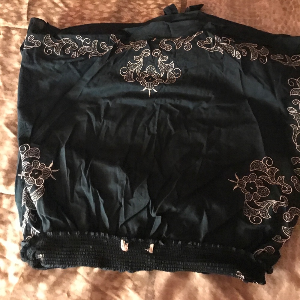Halter Top - Picture 2 of 2