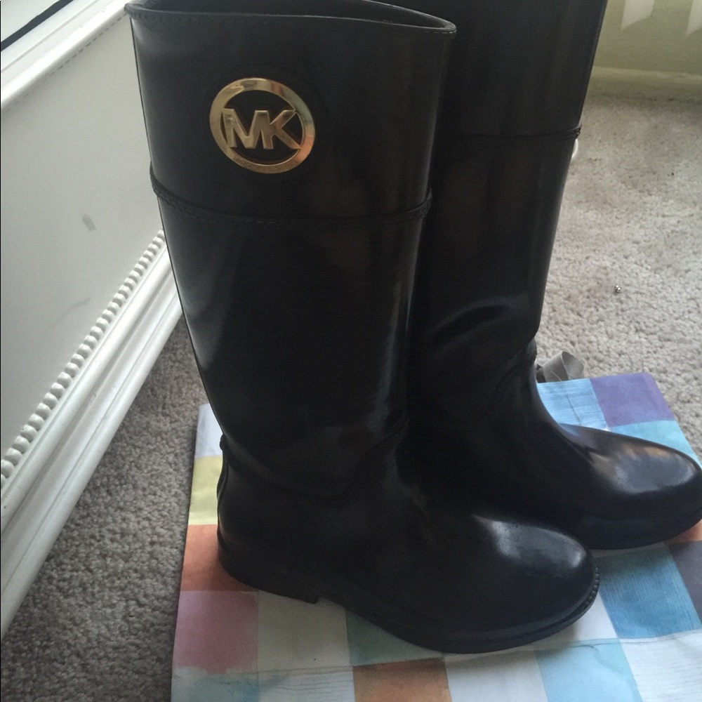 MK boots  ➡️price is firm :)
