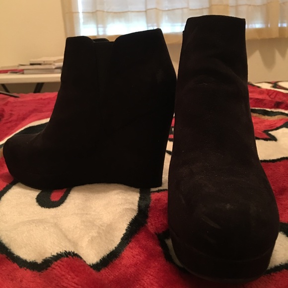 Black Wedges - Picture 2 of 2