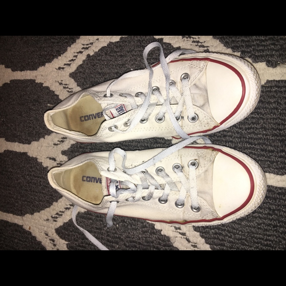 White converse low tops