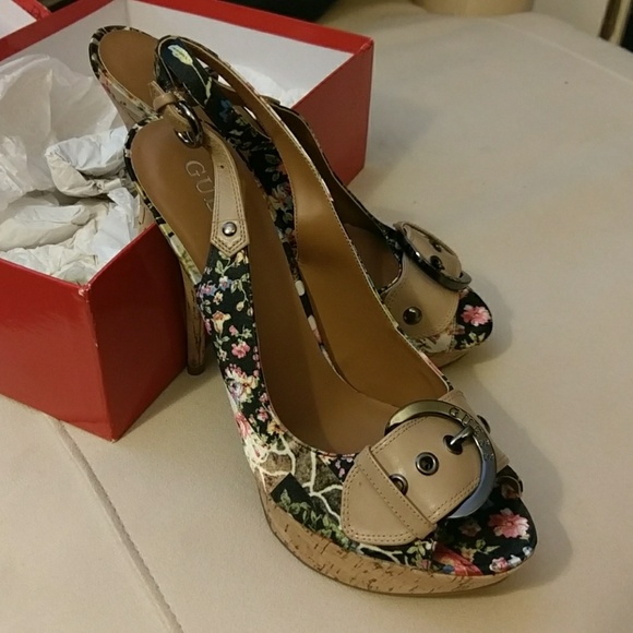 Guess 4" with 1" platform heels - Picture 2 of 6