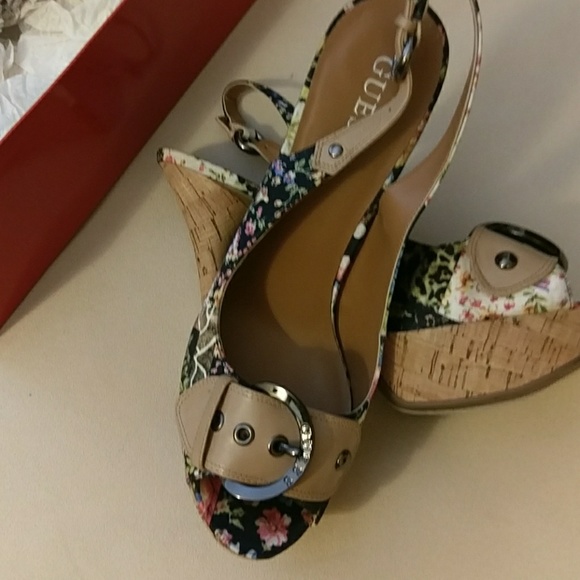 Guess 4" with 1" platform heels - Picture 3 of 6