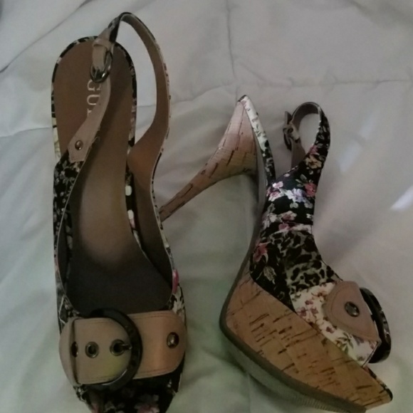 Guess 4" with 1" platform heels - Picture 4 of 6