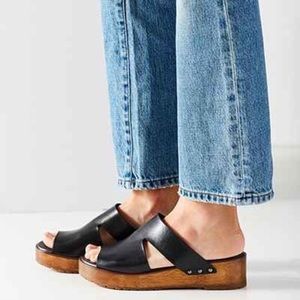 Kelsi Dagger flatform sandals