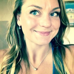 Meet your Posher, Abigail