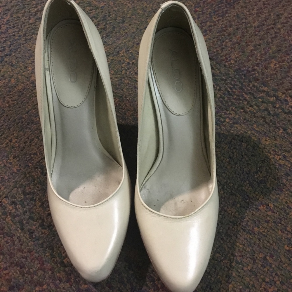 Nude Aldo pumps