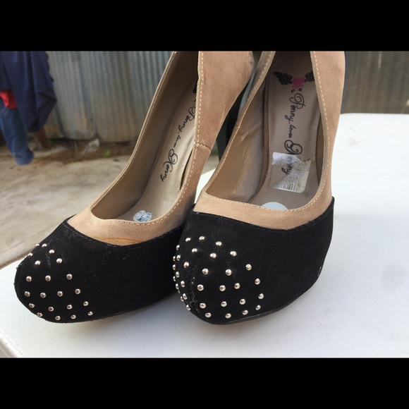 Black and Tan Heels 😍 👠 - Picture 2 of 7