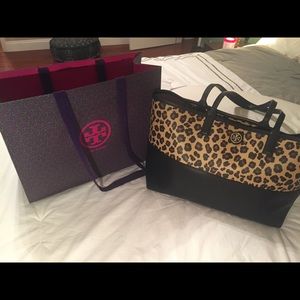 💗Tory Burch leopard and black Kerrington tote 💄