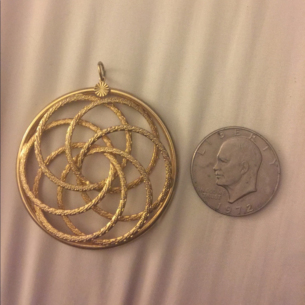 💜Large Vintage Gold colored metal Pendant.