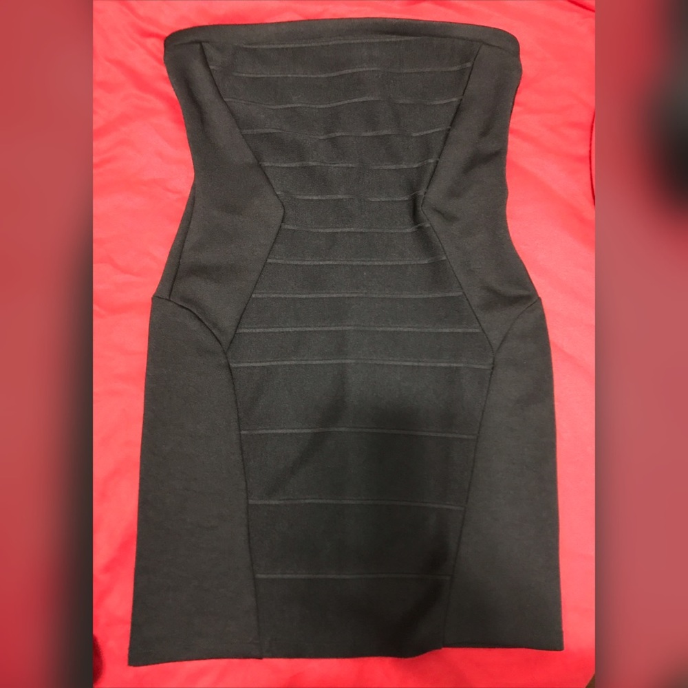 BLACK STRAPLESS BANDAGE DRESS