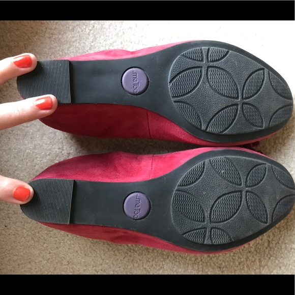 Red suede Me Too wedges - Picture 4 of 4