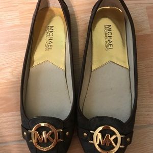 MK Signature print flats size 7