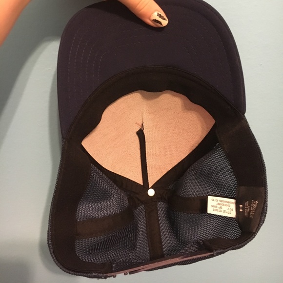 Under Armour Hat - Picture 4 of 4