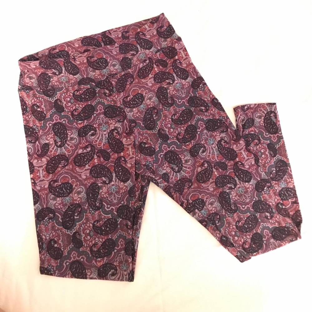 SALE 💸 Lularoe Tall & Curvy paisley leggings
