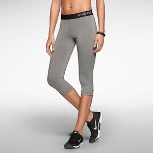 🏃🏽‍♀️✨Grey NIKE Leggings!