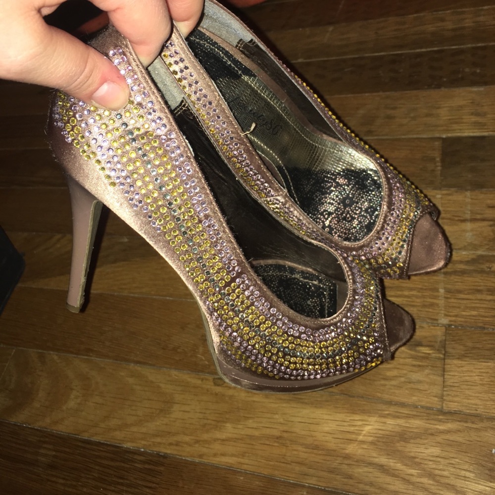 Heels - Picture 3 of 3