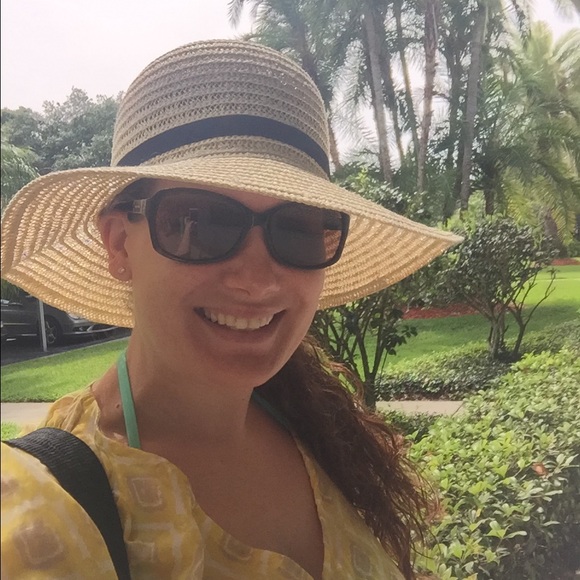 Meet your Posher, Andrea - Picture 1 of 1
