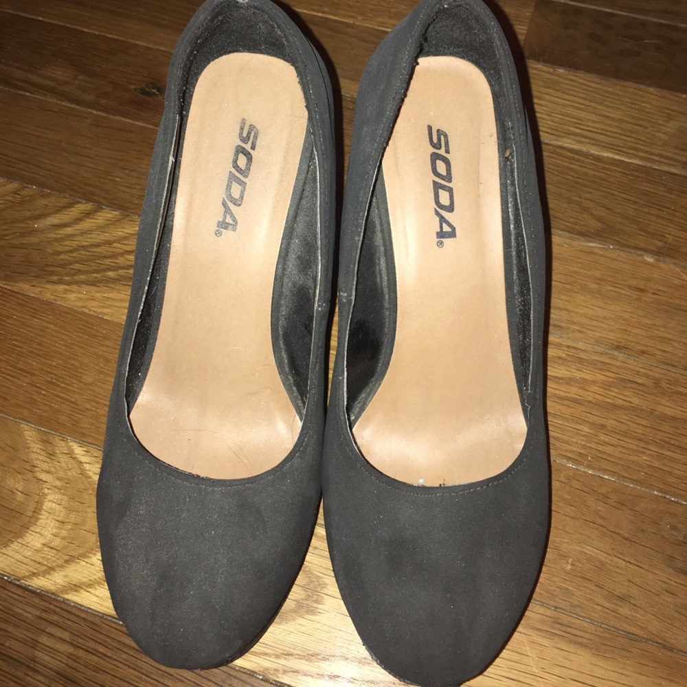 Black wedges