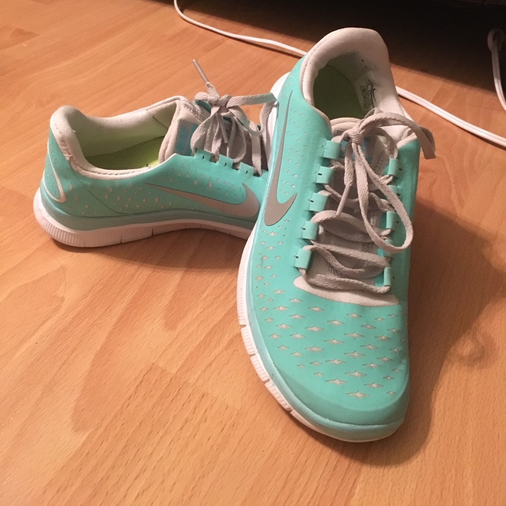 Nike Frees! Mint green size 8