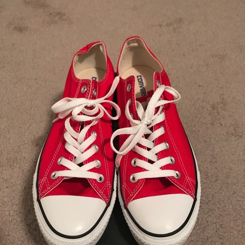 VEUC!!! RED CONVERSE MENS LOW TOP