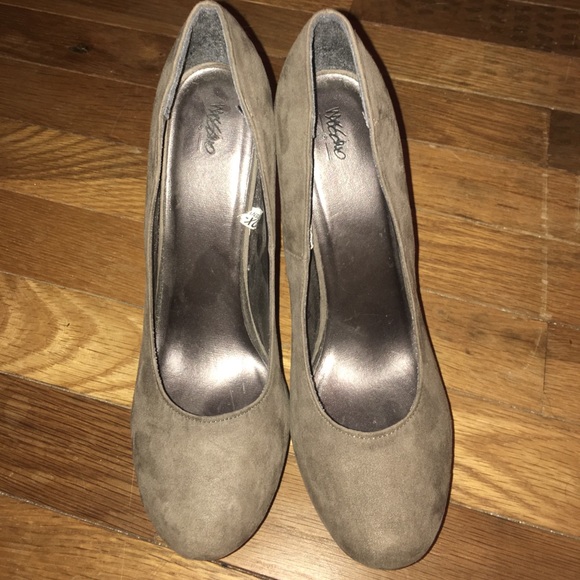 Brown suede high heels - Picture 2 of 3