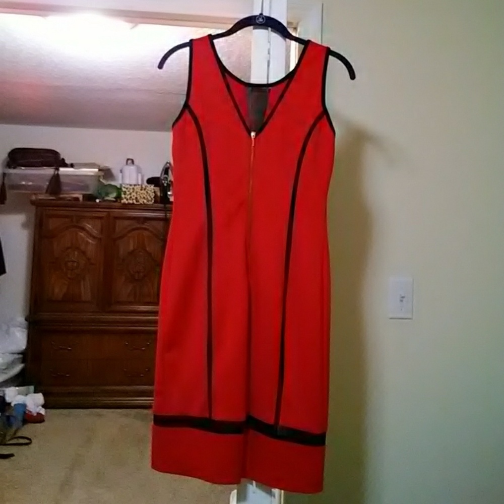 Dress - Picture 2 of 2