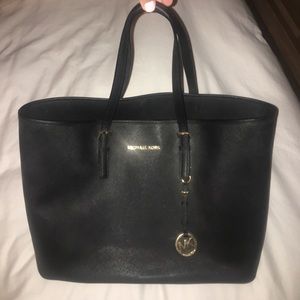 Michael Kors Jet Set Travel Medium Tote. Black