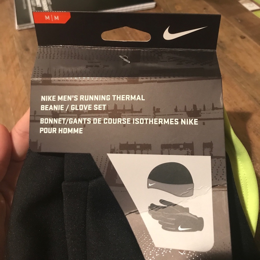 NWT Nike Thermal Beanie and Glove Set