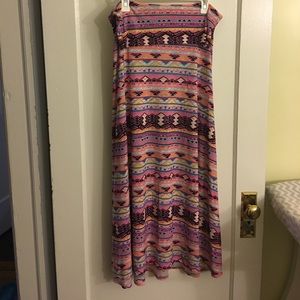 Medium Lularoe Maxi-silky material!
