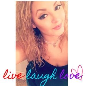 Meet your Posher, Danielle