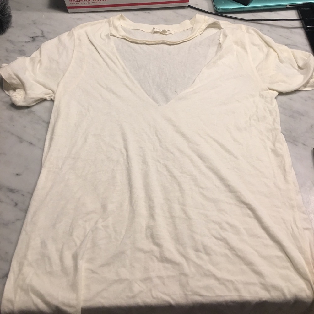CREAM TOP WITH HOLE AT TOP
