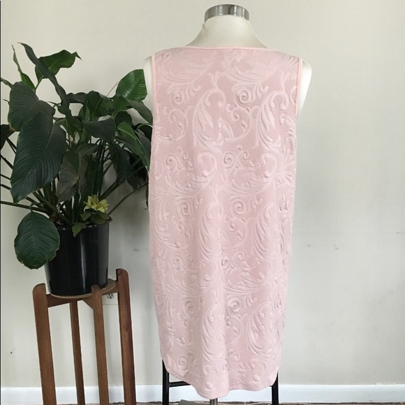 Cream color sleeveless top - Picture 3 of 4