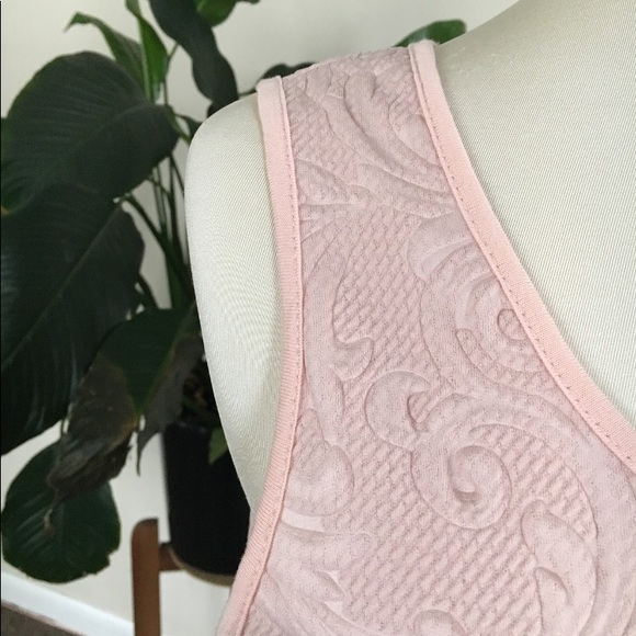 Cream color sleeveless top - Picture 4 of 4