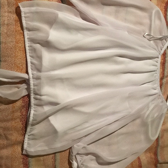 White Top - Picture 3 of 3