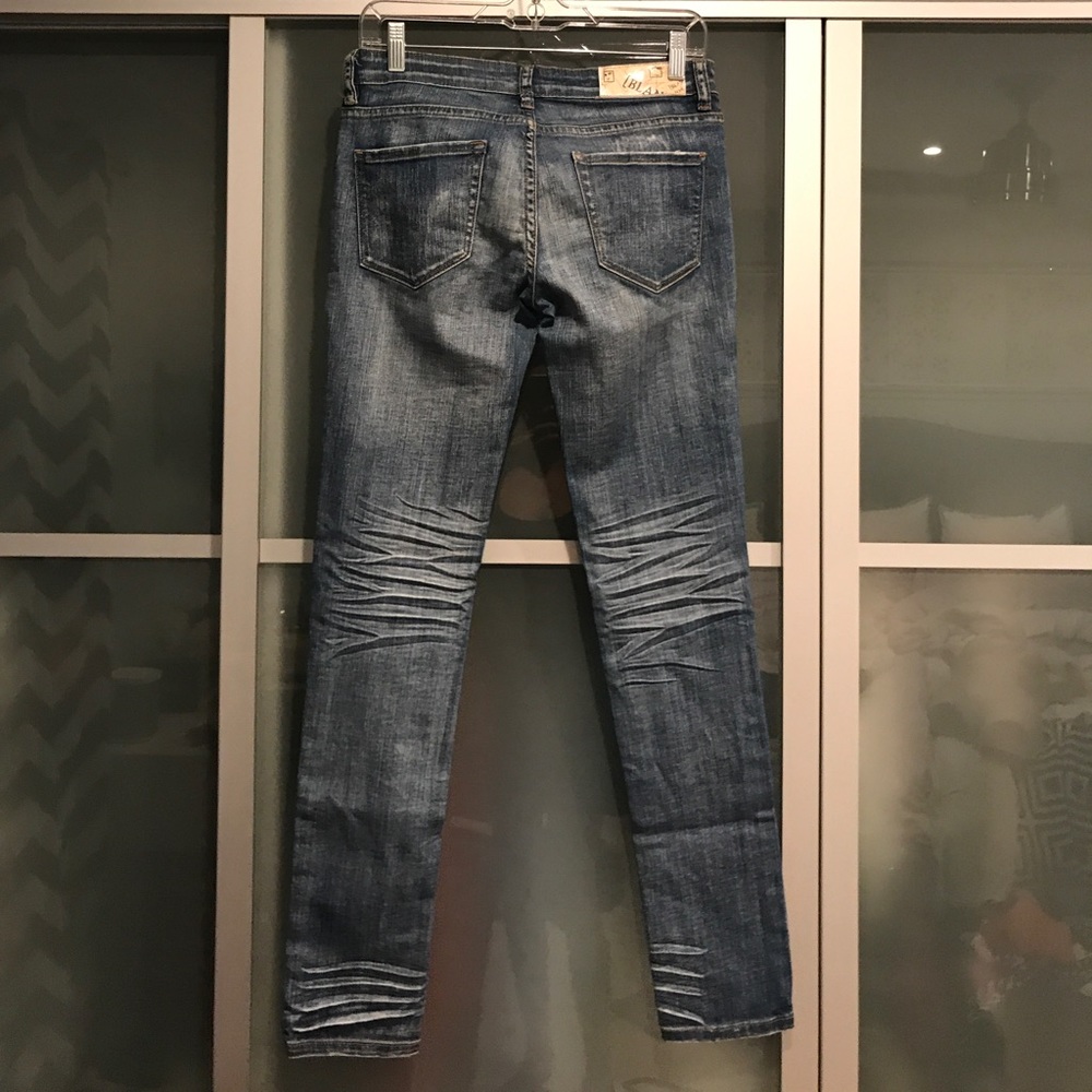 Distressed jeans - Picture 2 of 5