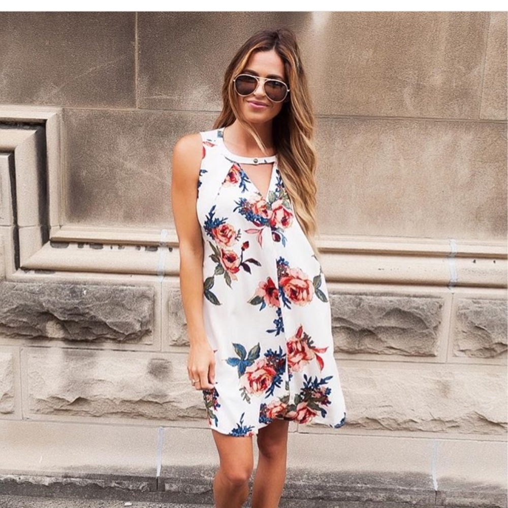 SOLD - Ivory Floral Dress! 🌺