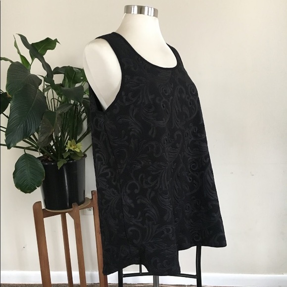 Black sleeveless top - Picture 3 of 3